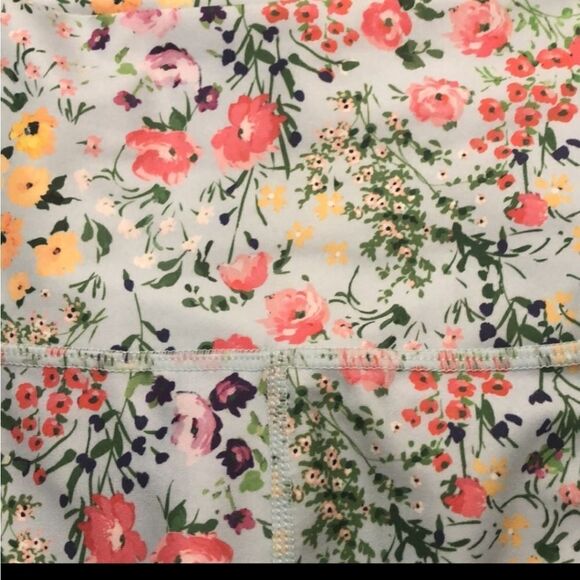 Alice + Olivia High wasted biker shorts XS - Picture 4 of 7